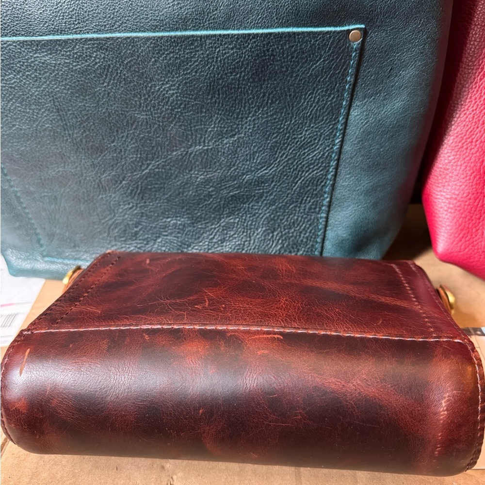 Portland Leather Lava Medium Metro - Picture 3 of 5